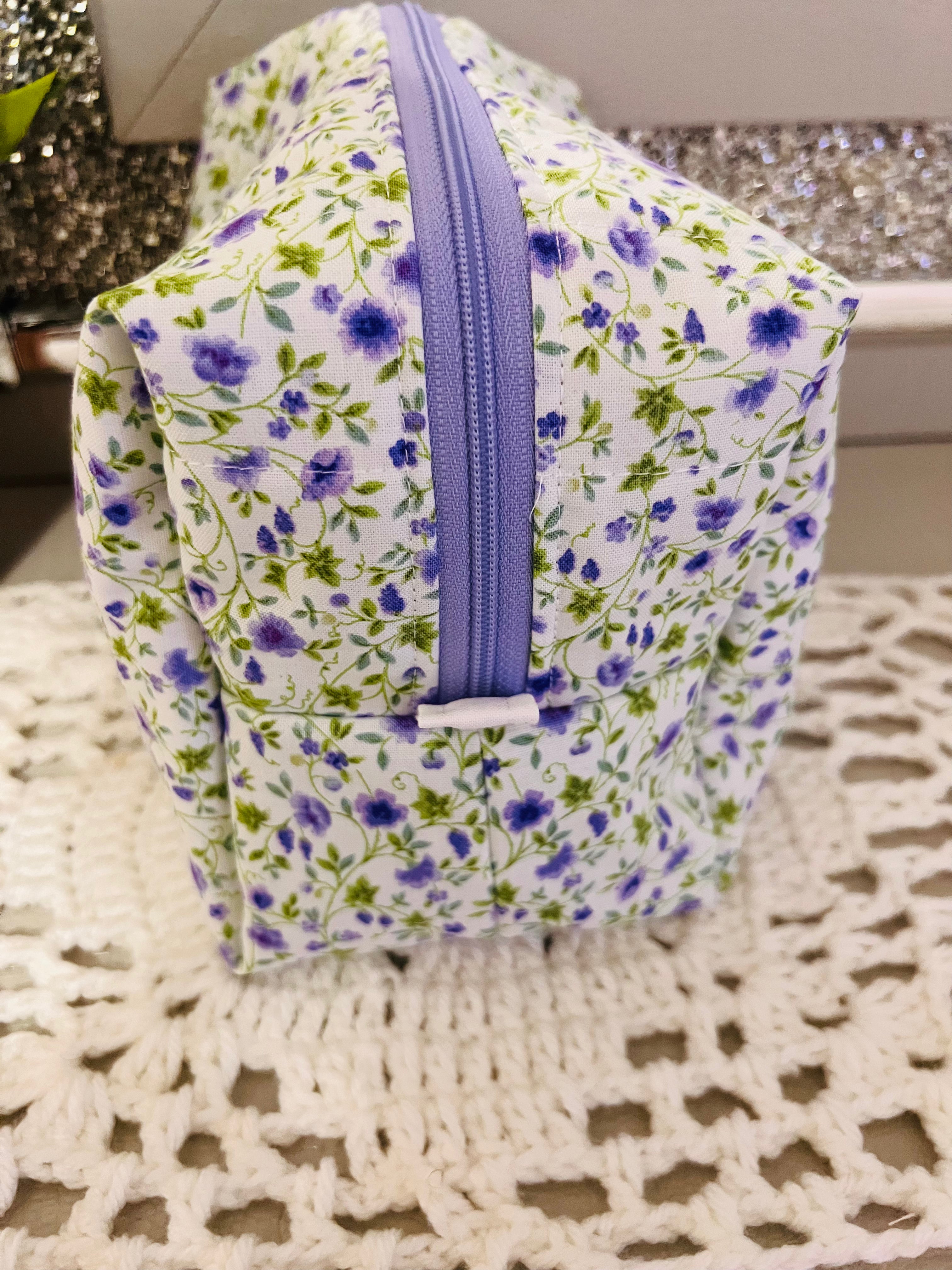 Ditsy Floral Regular Makeup Bag